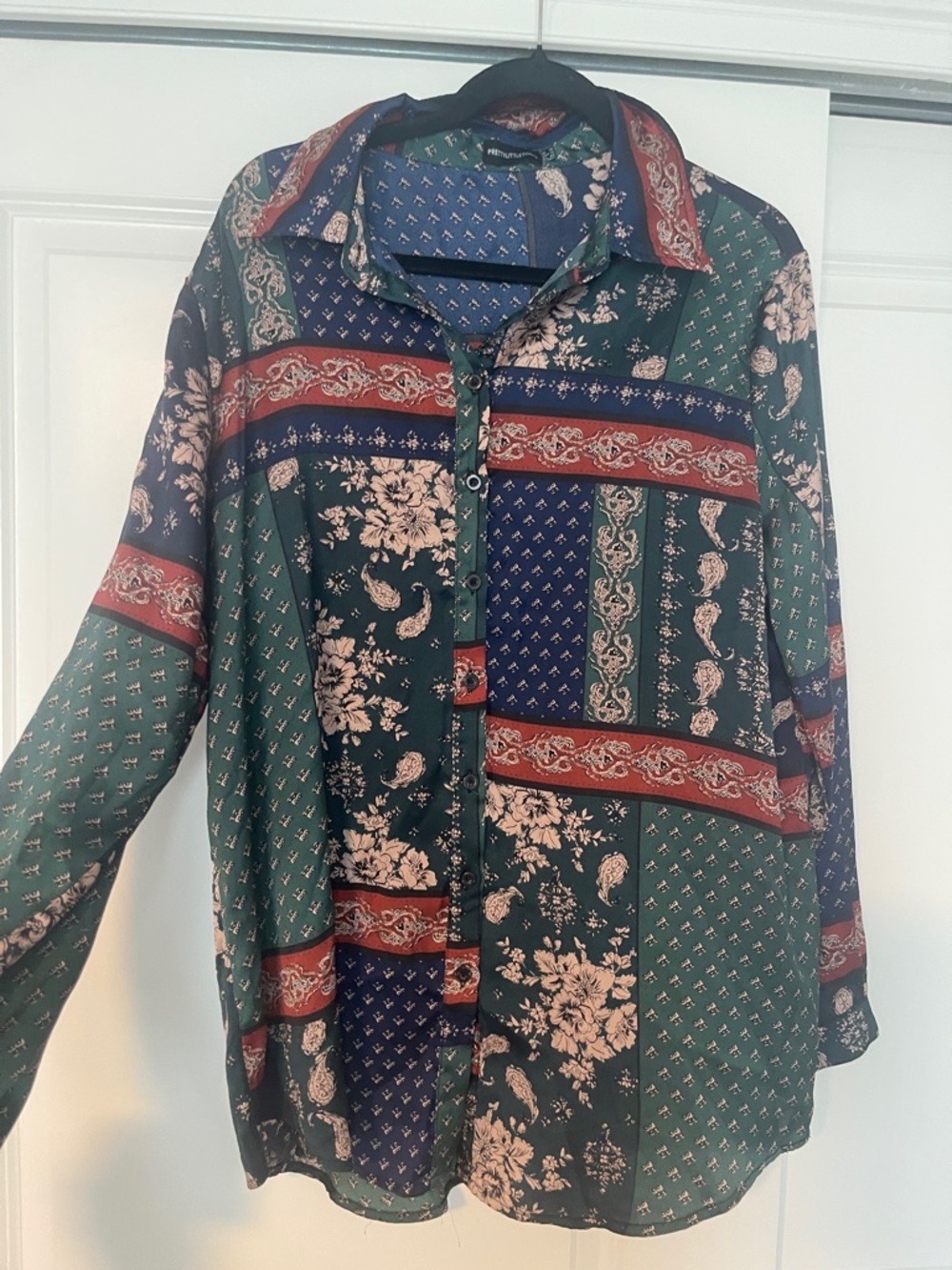 PrettyLittleThing Multicolor Paisley Print Shirt (Green, Navy, Red, Cream) - Picture 3 of 6